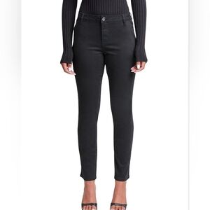 YMI Classic Midrise Ankle/skinny Jeans In Black. Size 7/8 Fits More Like A 5/6
